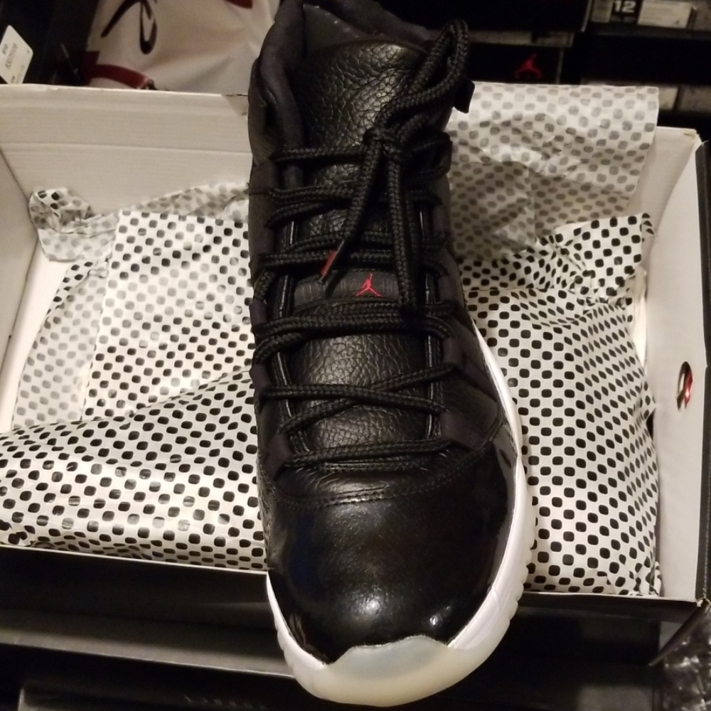 Retro 11 - Picture 3 of 6